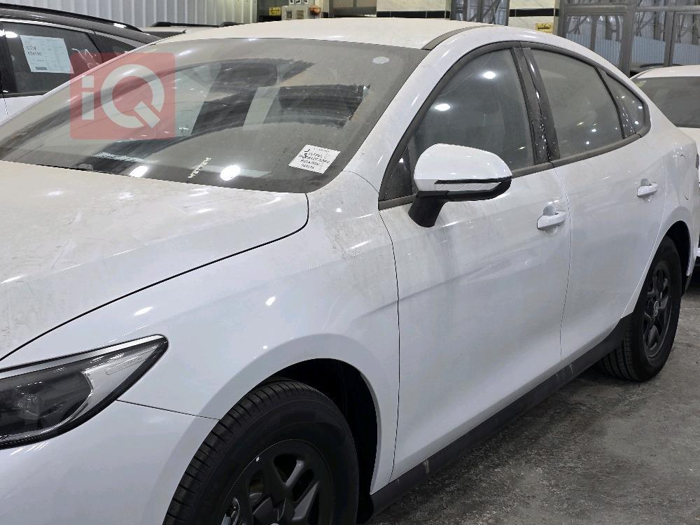 بی وای دی Qin Plus